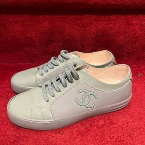 CHANEL Turquoise rubber trainers w/ Patent Leather accents!